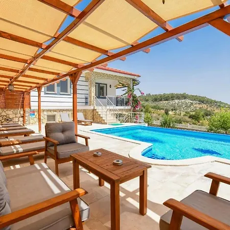 5 Star With First Class Amenities, 1004 Vilă *