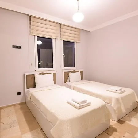 5 Star With First Class Amenities, 1004