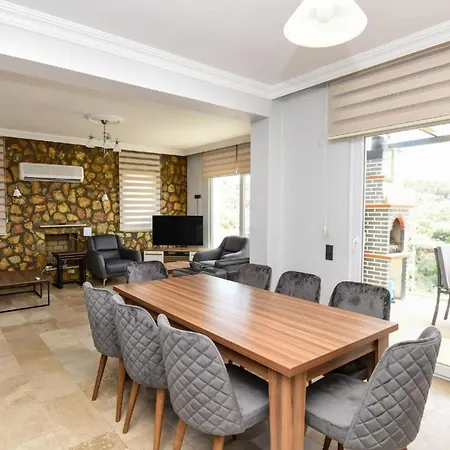 5 Star With First Class Amenities, 1004