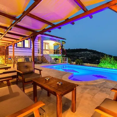 5 Star With First Class Amenities, 1004 Vilă