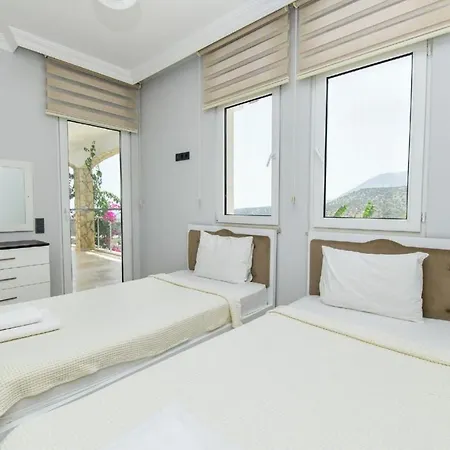 5 Star With First Class Amenities, 1004